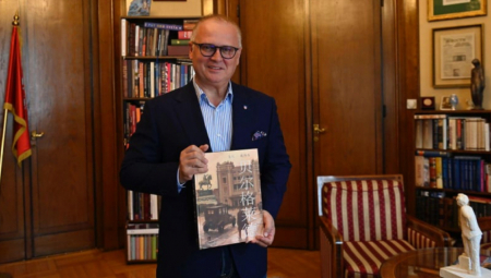 VESIĆ SE OGLASIO NA KINESKOM JEZIKU Nakon objavljivana knjige, uputio poruku zahvalnosti kineskim prijateljima