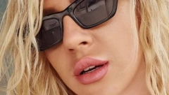 GORI BUDVA, JOVANA JEREMIĆ SE SKINULA: Voditeljka se bućnula, pa pokazala bujne grudi!