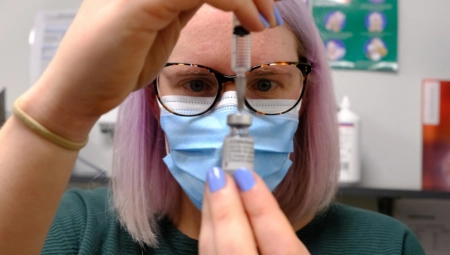 NAUČNICI ZABRINUTI: Labda soj zasenio Delta mutantu: Simptomi su sledeći