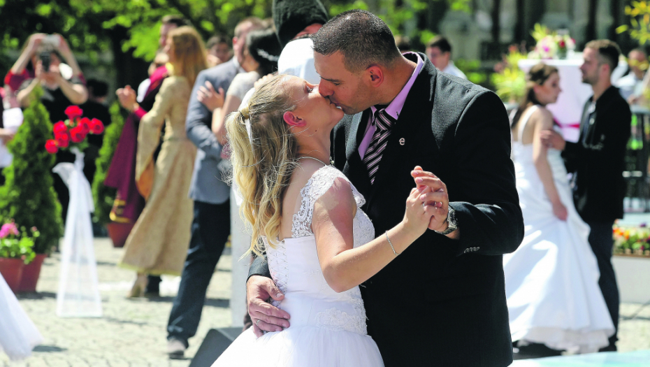 DRAMATIČNO Armija muškaraca do 45 godina ne može da se oženi: Ženu traži 250.000 momaka u Srbiji
