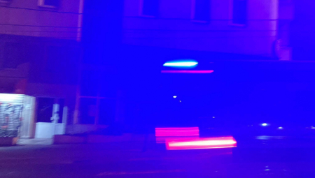 HOROR U PARIZU! Automobil uleteo u goste kafića, ima mrtvih!