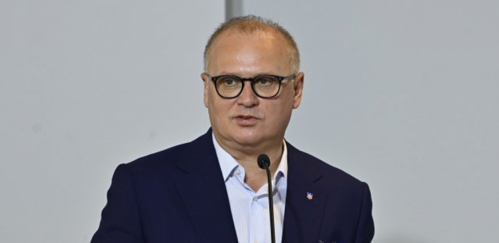 VESIĆ PORUČIO "TVITER ELITI" Ne pratim dokone mrzitelje, ja radim za narod