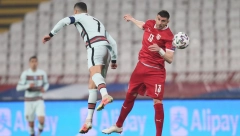 VELIKI GEST Srpski fudbaleri u posebnim majicama odali počast žrtvama sa Vračara