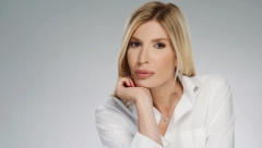 MINJA MILETIĆ UHVAĆENA U ZAGRLJAJU NAŠEG FUDBALERA Slika se munjevito širi OŽENJEN JE,, nacija ga obožava! (FOTO)