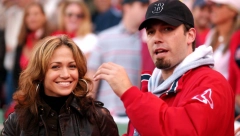 POKAZALA TRBUŠNJAKE! Džej Lo u šestoj deceniji zablistala na premijeri filma, svi gledali u njeno izvajano telo!