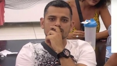 BORA PRIZNAO DA JE IMAO SE*S SA SESTROM MILICE KEMEZ! Zadrugarka doživela nervni slom, nastao opšti haos u rijalitiju!