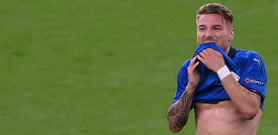 STRAŠNE SLIKE SA MESTA NESREĆE Automobil potpuno smrskan, tramvaj prošao na crveno