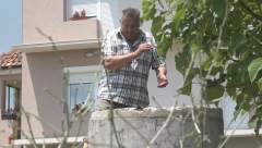 Slavine zavrnute, a bunari poluprazni: Meštani Mojsinja duže od 10 godina muku muče sa vodosnabdevanjem (FOTO)