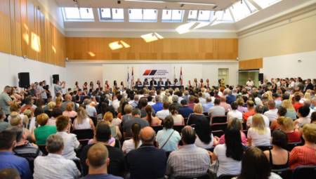 POČINJE ČISTKA "KRTICA" U SNS Skupština partije između 21. i 24. oktobra