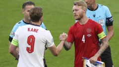 BRAVO! Pogledajte šta su Englezi poklonili Dancima pred početak meča! (FOTO)