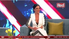 BIVŠA ZADRUGARKA SE SKINULA I ZAPALILA DRUŠTVENE MREŽE! Jelena Pešić se slikala odpozadi i pokazala bujnu zadnjicu (FOTO)