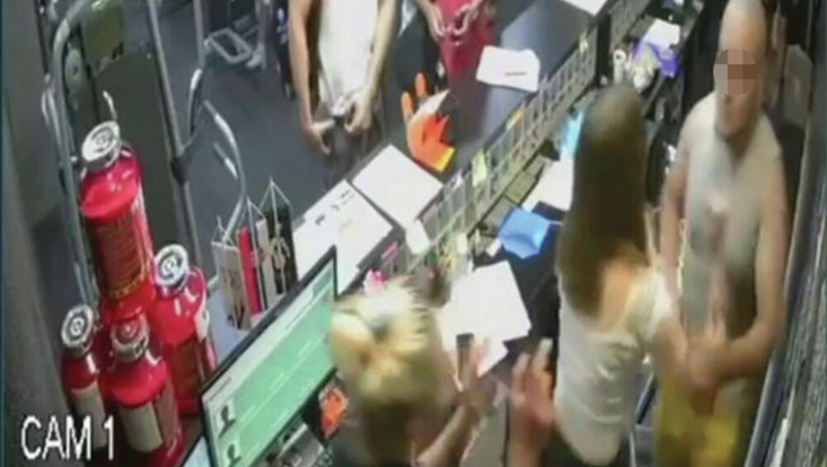 PI**A TI MATERINA, KOGA ĆEŠ DA IZBACUJEŠ? Evo šta je prethodilo napadu u teretani, nasilnik najavio jeziv čin (VIDEO)