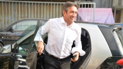 JA ODMAH ŠALJEM RAKETU! Žika Jakšić otkrio kakve poruke šalje devojkama koje muva i šokirao sve u emisiji!