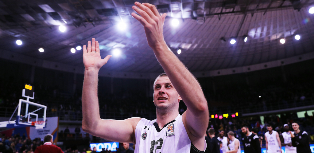 NOVICA PORUČIO NA OPROŠTAJU Da puna hala gleda kako šepam? To boli, ljudi ne shvataju!