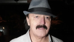 PIJANI MLADIĆ UPERIO PIŠTOLJ U HARISA DŽINOVIĆA! Incident se desio nakon koncerta, a priča je dobila šokantan epilog!