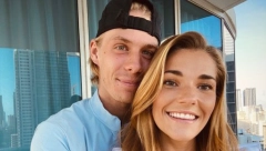 ONA JE NAJVEĆA PODRŠKA NOVAKOVOG PROTIVNIKA! Denis Šapovalov je u ljubavi sa prelepom koleginicom, zgodna Mirjam  je osvojila srce mladog Kanađanina! (FOTO)
