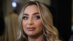 BIĆETE U NEVERICI KADA VIDITE KAKO JE MAJA BEROVIĆ IZGLEDALA PRE SVIH OPERACIJA Pevačica ne liči na sebe, niko je ne bi prepoznao! (FOTO)