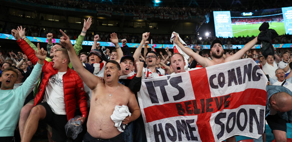 PRED FINALE! UEFA kaznila Engleze!