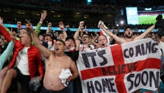 PRED FINALE! UEFA kaznila Engleze!