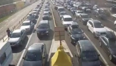 VOZAČI OPREZ Gužve na putevima, moguće su i obilne padavine praćene gradom