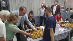 PARAĆIN DOČEKAO ŠAHISTE RAŠIRENIH RUKU Prvi favorit Ter-Sahakjan krenuo silovito, ostali uglavnom očekivano, ali i uz nekoliko iznenađenja
