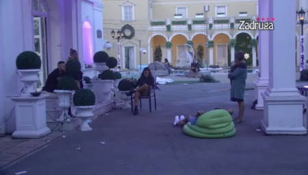 PAULA ZVALA FRANA I NENADA U TROJKU! Pujas prebledeo kada je Hublinova priznala da je Ša taj misteriozni muškarac, Tara će izgoreti od besa kada čuje istinu