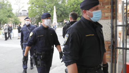 HRVATSKI POLICAJCI TUKLI MIGRANTE Ministar potvrdio sumnje (VIDEO)