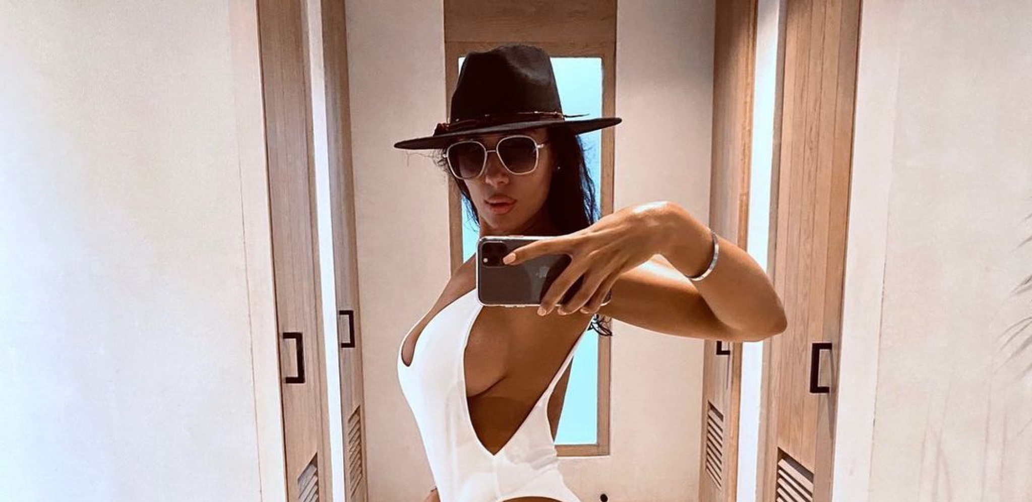 NOVAKOVU BIVŠU ZOVU "SRPSKA DŽEJ LO"! Bila je u vezi sa Đokovićem, o njoj se ne zna mnogo, za veče zaradi 30.000 evra!