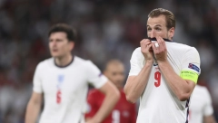 ŽIVOT PIŠE ROMANE! Kapiten Engleske pre 16. godina slikao sa sa legendarnim fudbalerom i još jednom osobom! Nije ni slutio šta ga čeka! (FOTO)