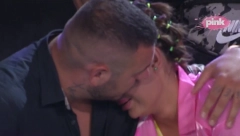 ISPLIVALE VRELE FOTKE IZ KREVETA Mina i Car nikad srećniji razmenjuju nežnosti, svima pokazali kako se provode posle Zadruge (FOTO)