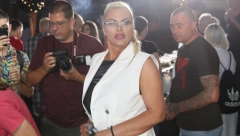 MARIJI KULIĆ POZLILO, LJUDI JOJ UKAZIVALI POMOĆ Miljanina majka se umalo srušila u Šimanovcima!