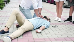 OBRATITE PAŽNJU, PALI SE "CRVENA LAMPICA" Ako znate ovih 6 simptoma srčanog udara, nekome ili sebi možete spasiti život