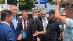 ČEDOMIR JOVANOVIĆ SA MILOM U SREBRENICI Pogledajte šta su radili u Potočarima vođe LDP i DPS (VIDEO)