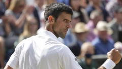 OVO NISTE MOGLI DA VIDITE U PRENOSU! Žena koja je oduševila planetu ponovo je uz Novaka! (FOTO)