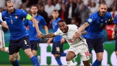 PONOVO STERLING! Da li je ovo penal? (FOTO)