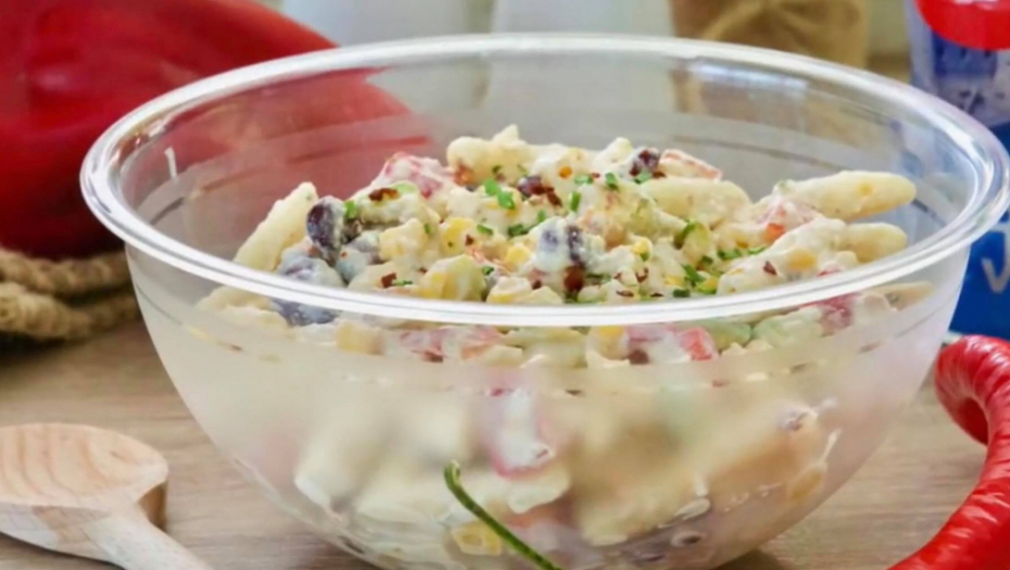 Idealan letnji obrok: Meksička salata sa testeninom, kukuruzom i graškom