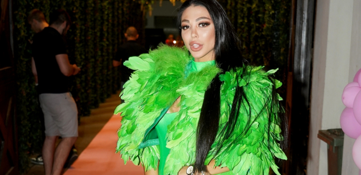 ON JE NOVI UČESNIK ZADRUGE 5! Otkriveno sa kojim poznatim fudbalerom je Maja Marinković otputovala u Budvu, Janjuš je prošlost (FOTO)