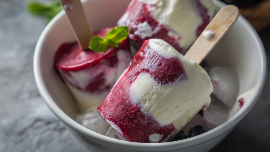 NAPRAVITE SLADOLED OD VIŠNJE I KUPINE Predivne boje, predivnog ukusa!