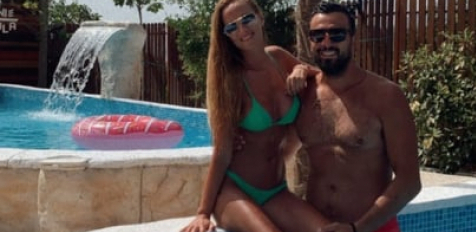 JAVNO TEPA REPEROVOJ BIVŠOJ! Ivana objavila vrelu fotku sa bazena, brat Vladimira Tomovića odmah uputio ovaj komentar i svi se pitaju samo jedno (FOTO)