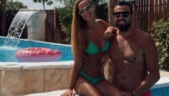 JAVNO TEPA REPEROVOJ BIVŠOJ! Ivana objavila vrelu fotku sa bazena, brat Vladimira Tomovića odmah uputio ovaj komentar i svi se pitaju samo jedno (FOTO)