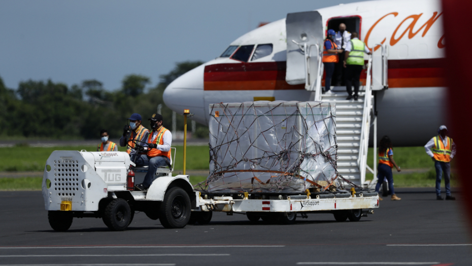 POŠILJKA IZ SAD ZA PRIŠTINU Stigao poseban paket