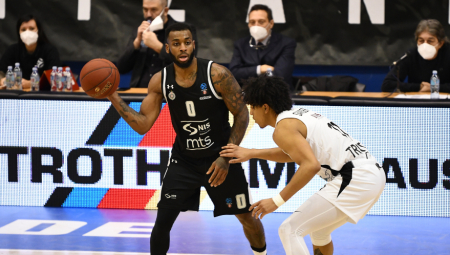 NEKADA JE BIO UZDANICA CRNO - BELIH Amerikanac pronašao novi klub