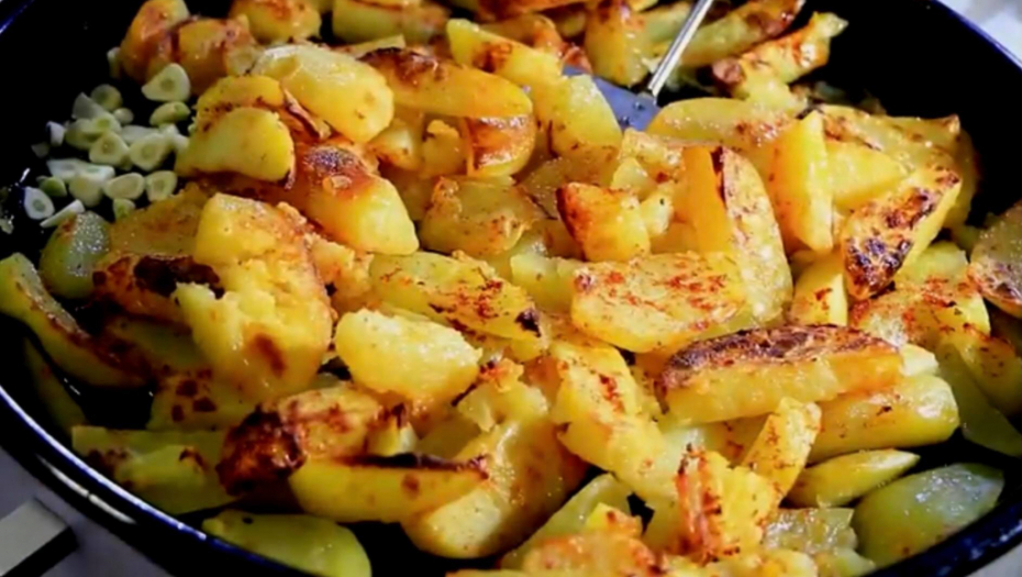RAPSODIJA UKUSA Spremite pečeni krompir sa crnim lukom
