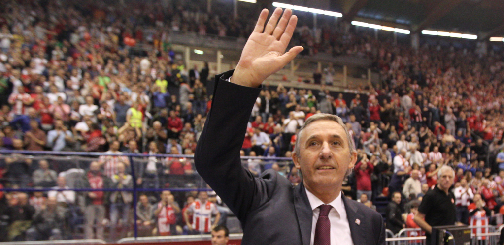 KARI ZA UDŽBENIKE! Predvideo je raspad "orlova", a sada je spreman da ih ponovo vine u nebo!