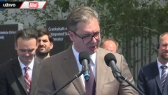 ČULE SE SIRENE TOKOM VUČIĆEVOG GOVORA Predsednik se začudio, pa prekinuo izlaganje, a iz mase se začuo glas: Nisam ja!