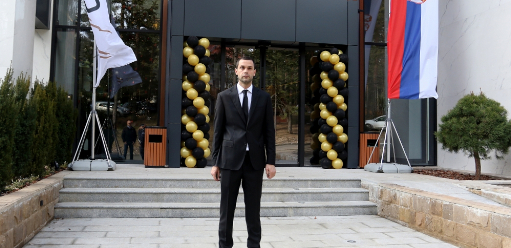 ZA NJU SVI IMAJU REČI HVALE! Pojavili se novi detalji oko Teovog brata i navodnog pokušaja silovanja