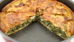GRČKA PITA OD SPANAĆA I SIRA: Toliko ukusna da će vam svi tražiti recept!