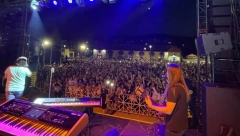 NEVIĐENI SPEKTAKL U BORU! Aca Lukas pomerio granice posećenosti, hitovima atmosferu doveo do usijanja (VIDEO)