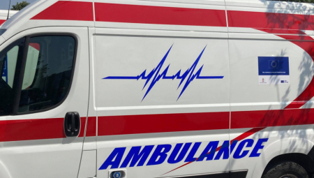 STRAVIČAN SUDAR U NOVOM PAZARU! Automobil pokušao da se uključi na put, direktan sudar sa motorom!