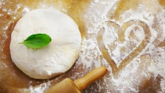 SVAKO MOŽE DA NAPRAVI SAVRŠENO TESTO ZA PICU: Tajna je u jednom sastojku koji svi imamo u kući